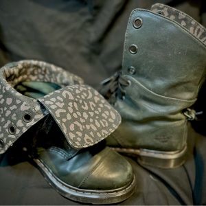 Dr. Martens Aimilie Boots Dark Green